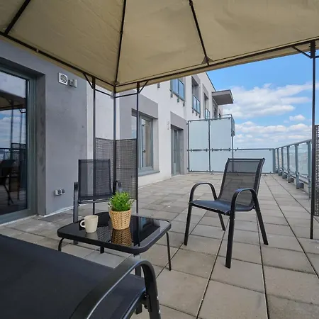 Stylish Kosciuszki Near The Market Square With Free Garage By Renters Vratislav