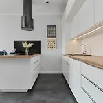 Апартаменты Stylish Kosciuszki Near The Market Square With Free Garage By Renters Вроцлав