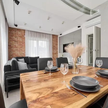 Stylish Kosciuszki Near The Market Square With Free Garage By Renters Apartment Wroclaw