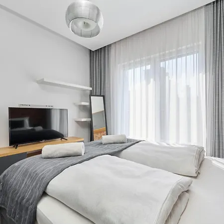 Apartment Stylish Kosciuszki Near The Market Square With Free Garage By Renters Wroclaw