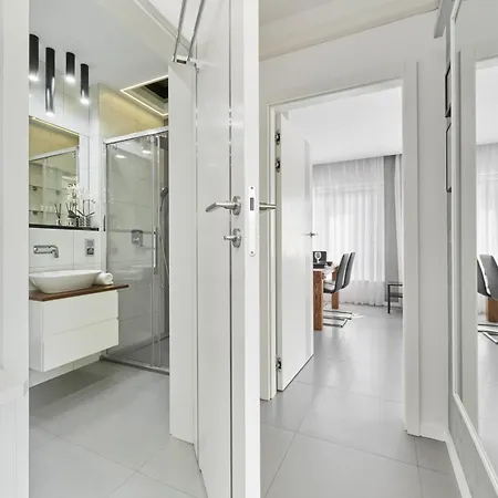 Stylish Kosciuszki Near The Market Square With Free Garage By Renters * Wroclaw